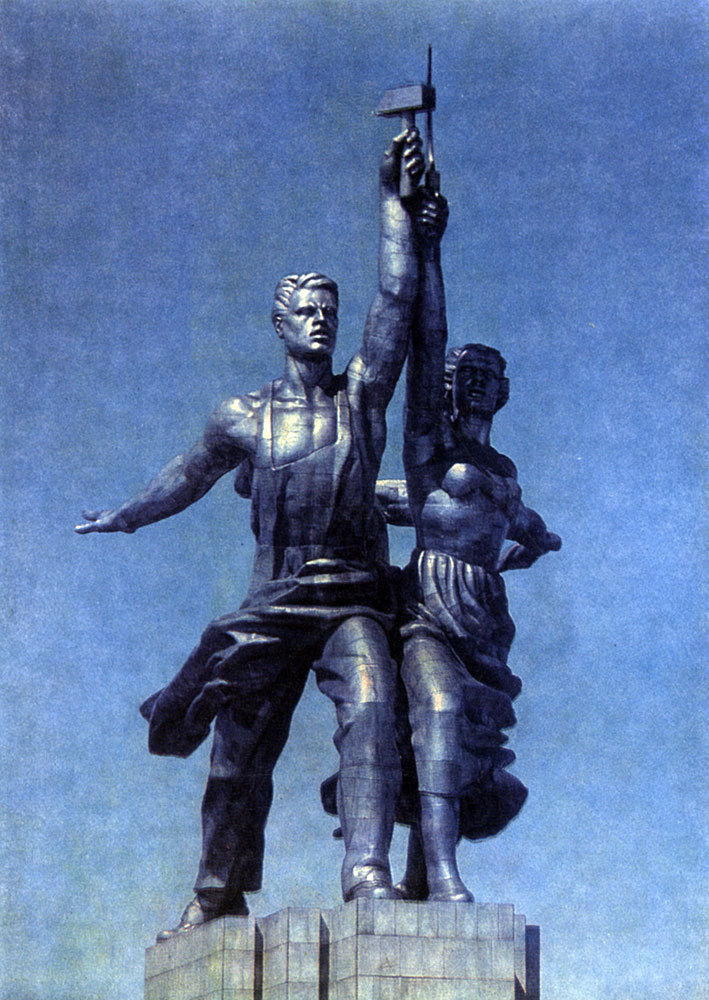 Скульптура В.И. Мухиной 'Рабочий и колхозница'