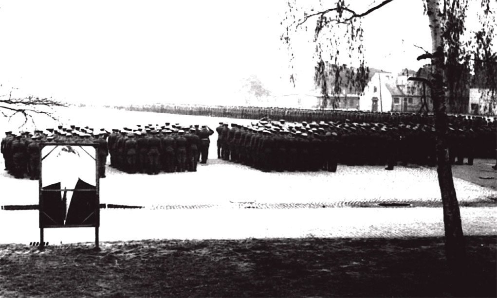 Май - 1968 г. Построение 20-й танковой дивизии на плацу гарнизона Свентошув...  вернулись назад только через семь месяцев