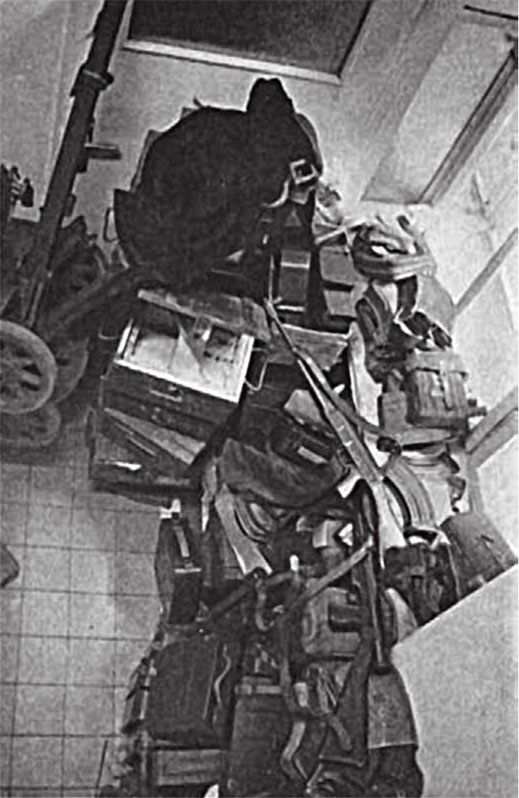 В ряде случаев оружие и боеприпасы, обнаруженные союзными войсками, приходилось вывозить грузовыми автомобилями