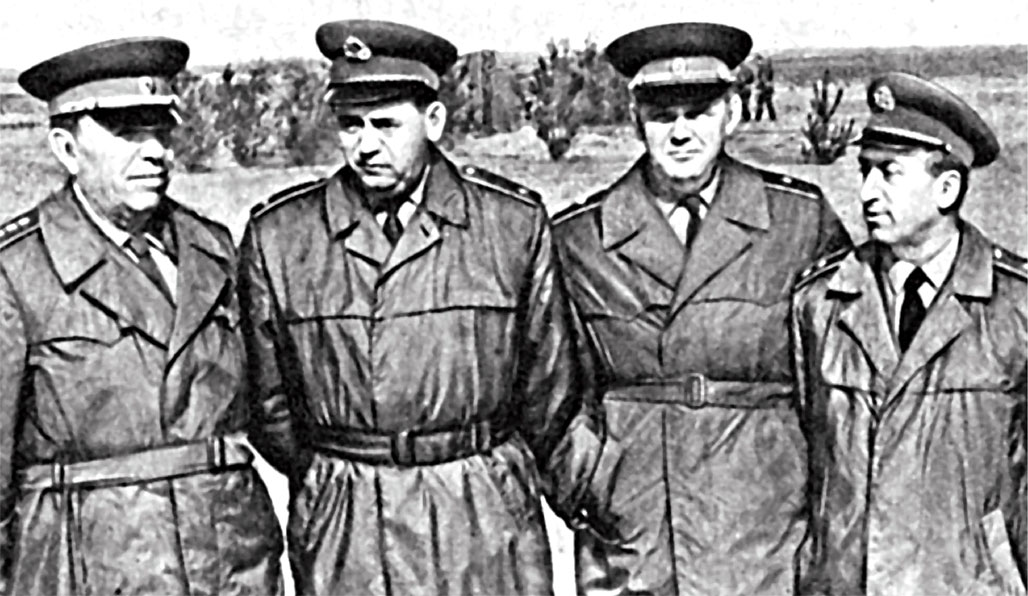 Командующий Южным фронтом - командующий Южной группой войск - генерал-полковник В.И. Провалов (на фото - крайний слева), ставка - г. Будапешт (Венгрия)