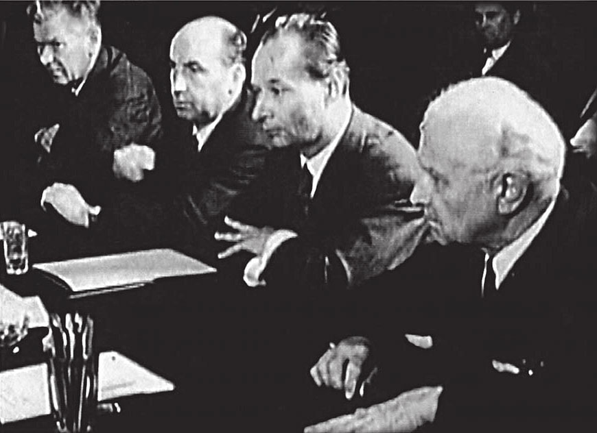 Доставленные в Москву члены правительства ЧССР во главе с А. Дубчеком на переговорах в августе 1968 года