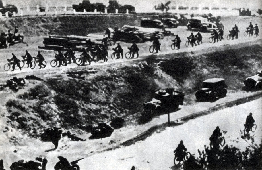 'Сосредоточение немецко-фашистских войск вдоль советских границ перед вторжением. Июнь 1941 г.'