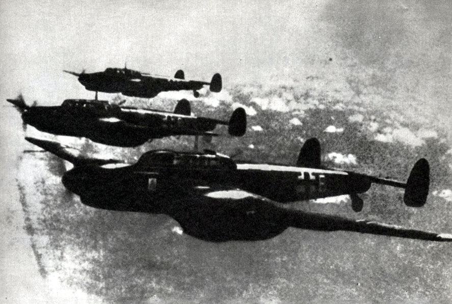'Фашистская авиация обрушила свой смертоносный груз на советские города и села. 22 июня 1941 г.'