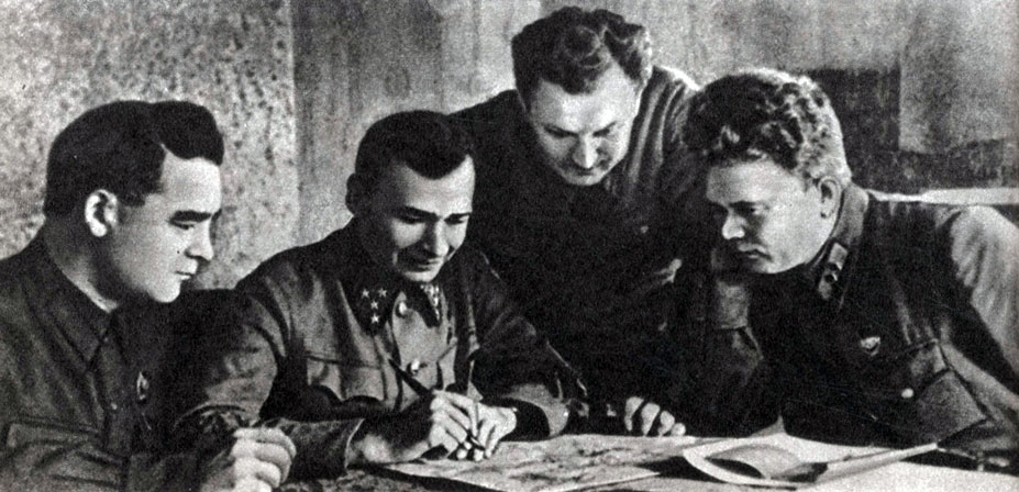 'Командование Юго - Западного фронта. Слева направо: М.А. Бурмистенко, М.П. Кирпанос, А.И. Кириченко, Е.П. Рыков. 1941 г.'