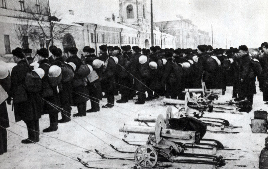 'Морская пехота прибыла на защиту столицы.  1941   г.'