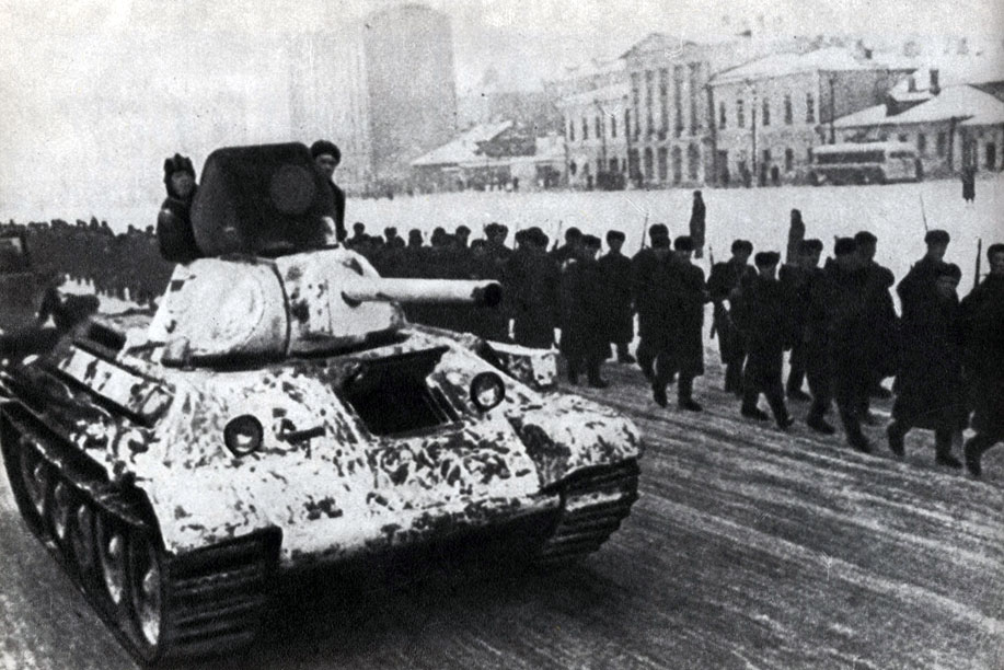 'Советское  командование  накапливало  резервы  для  контрнаступления  под  Москвой. 1941  г.'