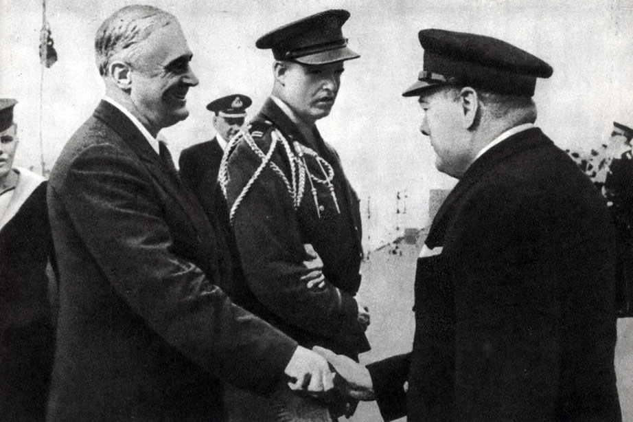 'Встреча президента США Ф. Рузвельта и премьер-министра Великобритании У. Черчилля на борту английского линкора 'Принс оф Уэлс'. Август 1941 г. '