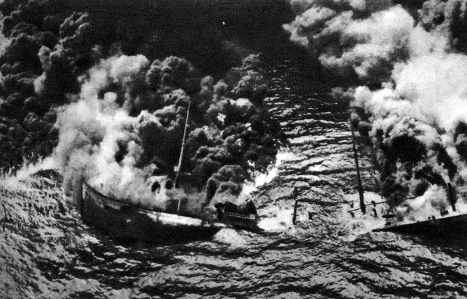 'Гибель американского танкера, атакованного немецкой подводной лодкой. Март 1942 г. '