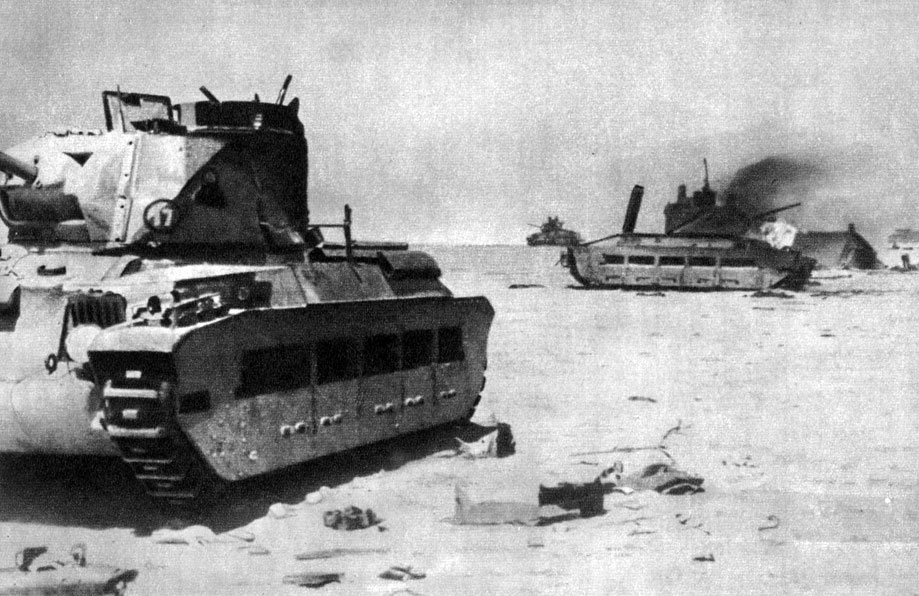 'Английские танки в сражении под Эс-Саллумом. 1942 г. '