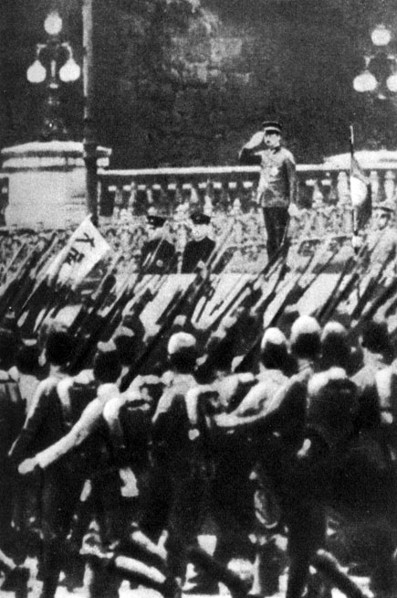'Император Хирохито принимает парад войск. Токио, декабрь 1941 г.'