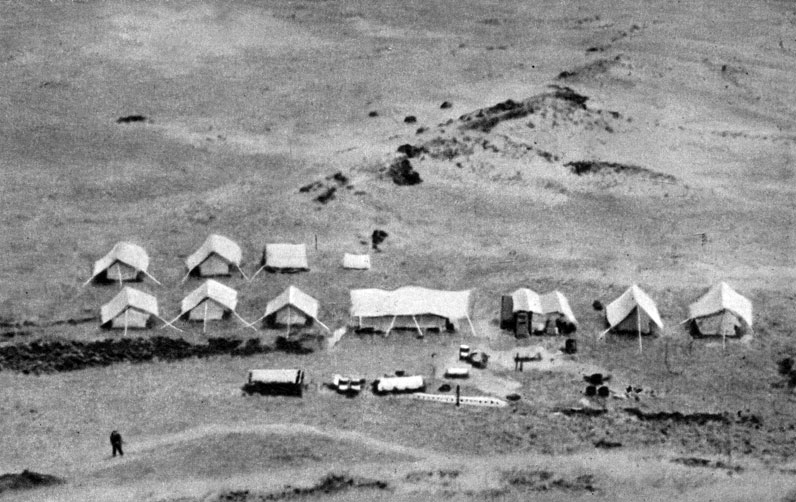  Мы разбили лагерь на берегу залива Анакена - там, где некогда жил король Хоту Матуа