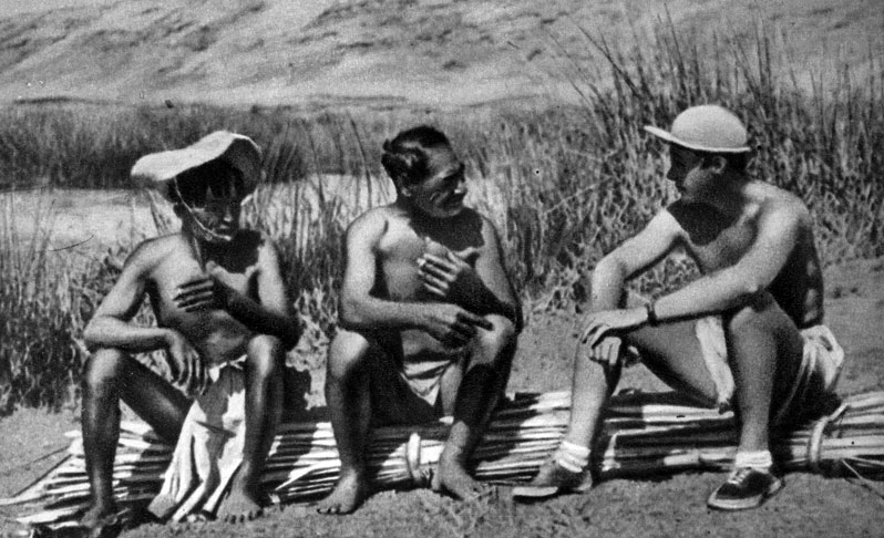 На берегу кратерного озера двое братьев Пакарати рассказывают автору предания старины
