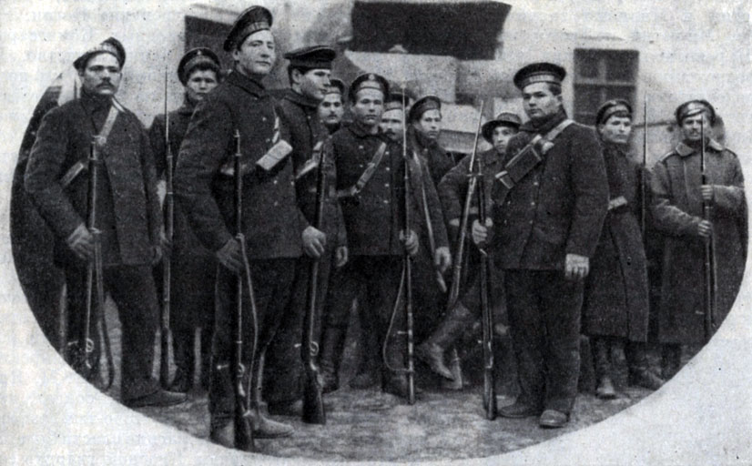 Моряки Кронштадта - участники подавления мятежа юнкеров в Петрограде. Фотография. 1917 г.