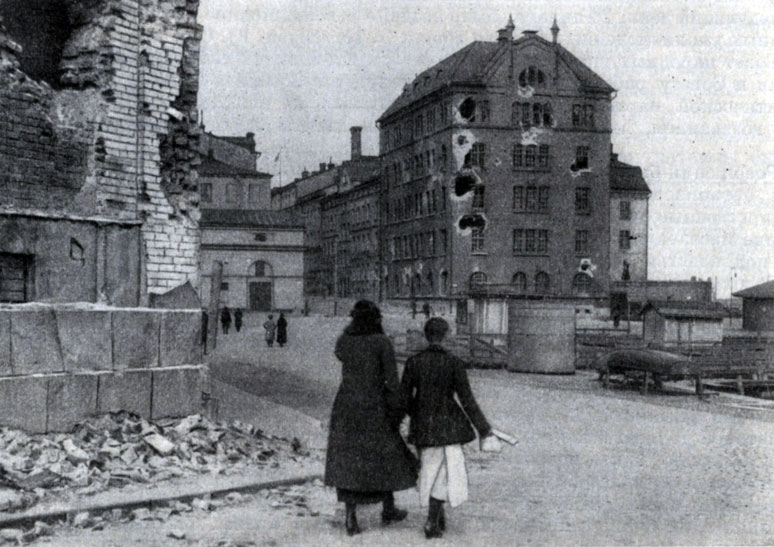 Хельсинки (Гельсингфорс) после артиллерийского обстрела войсками фон дер Гольца. Фотография. 1918 г.