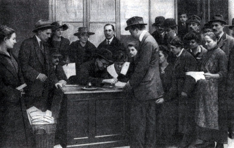  Выборы в районные советы Будапешта 7 апреля 1919 г. Фотография. 