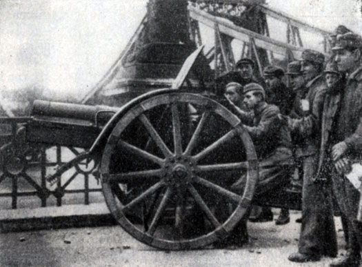  Революционный артиллерийский пост на набережной Дуная в Будапеште 24 июня 1919 г. Фотография.