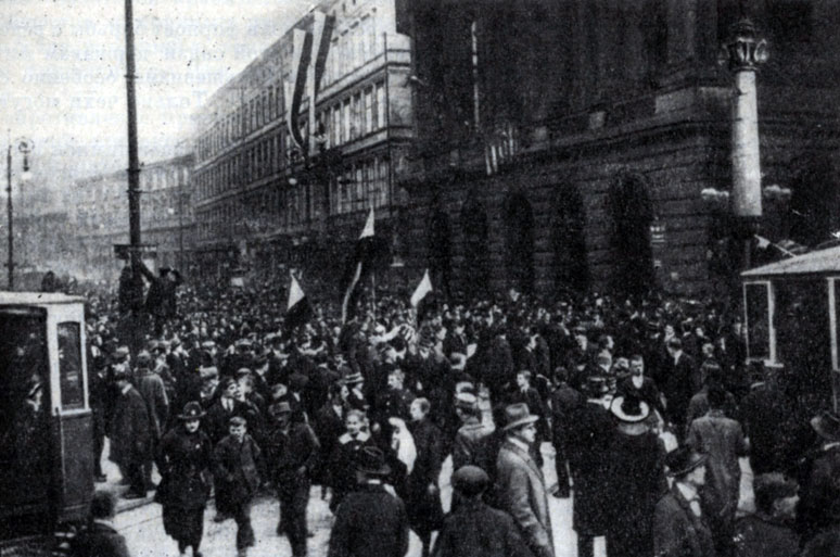 Демонстрация в Праге в честь провозглашения республики. Фотография. 1918 г.