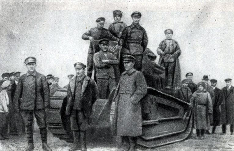 Французский танк, захваченный у станции Березовка. Фотография. 1919 г. 