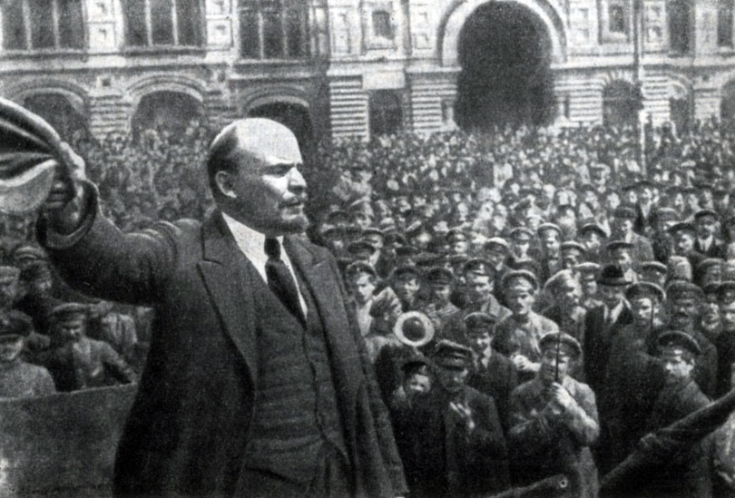 Выступление В. И. Ленина на параде войск Всевобуча 25 мая 1919 г. Фотография.