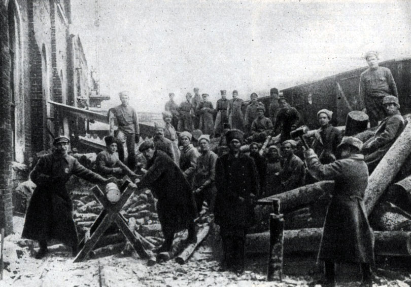 Субботник на Казанском вокзале 10 мая 1919 г. Фотография. 