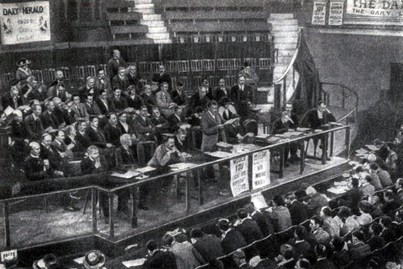 Конференция 9 августа 1920 г., создавшая Национальный совет действия. Фотография.