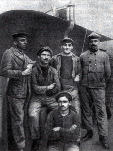 Группа французских революционных моряков в Севастополе. Второй слева - Леон Гюре, один из руководителей восстания на броненосце «Франс». Фотография. 1919 г.