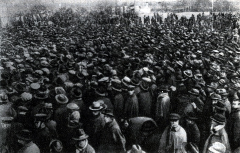 Митинг в Токио с требованием всеобщего избирательного права. Фотография. 1922 г.