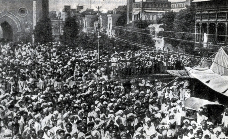 Демонстрация «акали». Фотография. 1922 г.