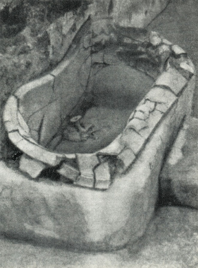Ванна из терракоты во дворце в Пилосе