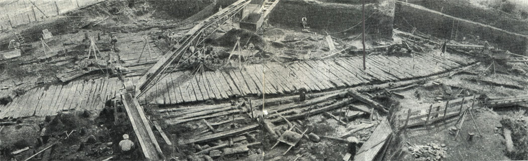 Общий вид раскопок в Новгороде