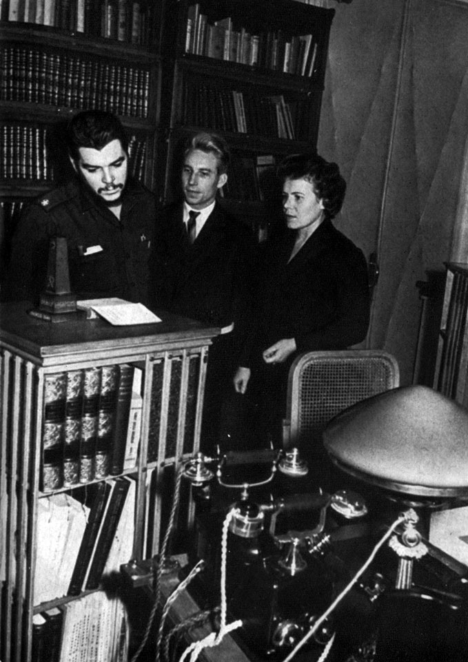 В рабочем кабинете В. И. Ленина в Московском Кремле