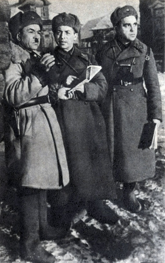 Командир 316-й стрелковой дивизии И. В. Панфилов, начальник штаба И. И. Серебряков и комиссар С. А. Егоров наблюдают за боем