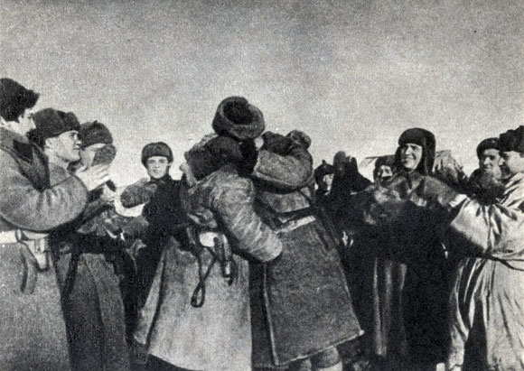 Встреча войск Донского и Сталинградского фронтов во время окружения немецко-фашистской группировки под Сталинградом