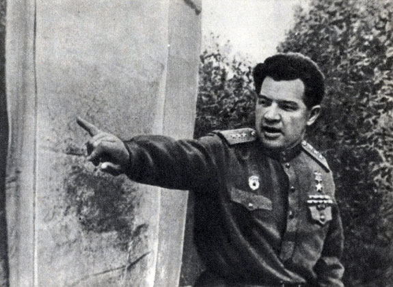Командарм В. И. Чуйков докладывает план действий своей армии