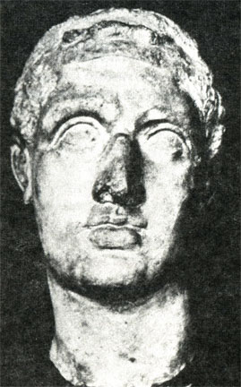 Птолемей XII. Париж, Лувр