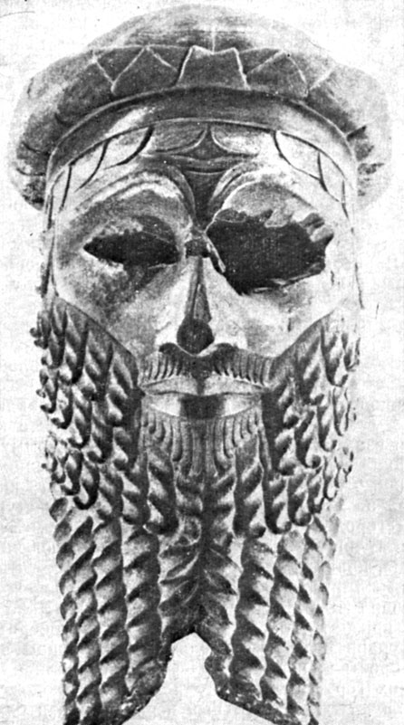 Видимо, эта бронзовая голова изображает великого аккадского правителя - Саргона или Нарамсина. Около 2300 г. до н. э. Высота 36,6 см. (Гипсовая копия в Переднеазиатском музее. Берлин.)