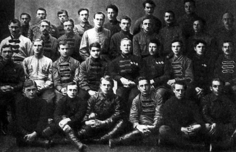 Штаб 2-го Кавказского корпуса. В центре во втором ряду сидит А. И. Тодорский. Баку, 1922 год