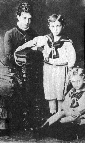 Императрица Мария Федоровна с сыновьями Николаем и Георгием