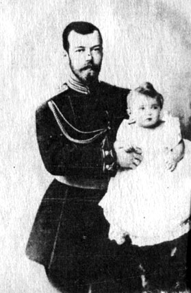 Николай II с дочерью Ольгой. 1896 г.