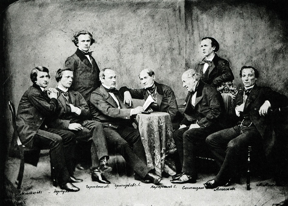 Групповой портрет ведущих актеров Александринского театра, снятый для представления американскому актеру Айре Олдриджу в 1858 г. Фотография. ЛГМТМИ