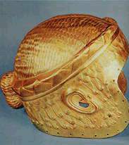 Шлем обнаруженный в гробнице, около древнего города Ура