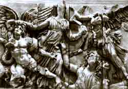 Фрагмент рельефного фриза алтаря Зевса в Пергаме. II в. до н.э. Мрамор. Берлин, музей.
