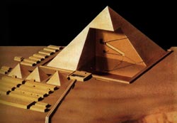 Макет комплекса пирамид.