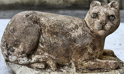 Одна из найденных статуй богини-кошки
