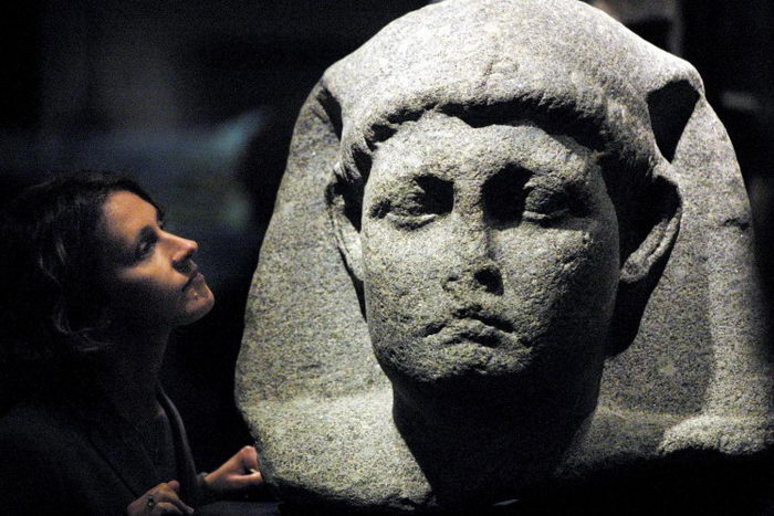 Одна из статуй Клеопатры в Лондоне, апрель 2001 г. Фото: Adrian Dennis/AFP/Getty Images