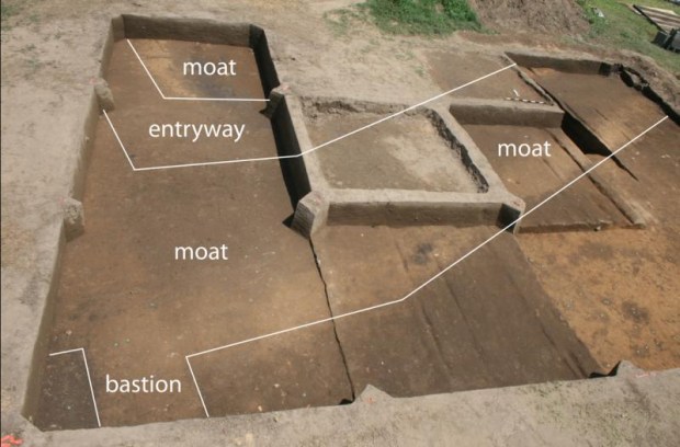 Место раскопок: испанский ров, угловой бастион, лестничная площадка. Фото с сайта umich.edu