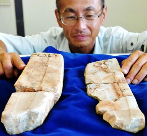 В Японии найдены две древние формы для изготовления кинжалов