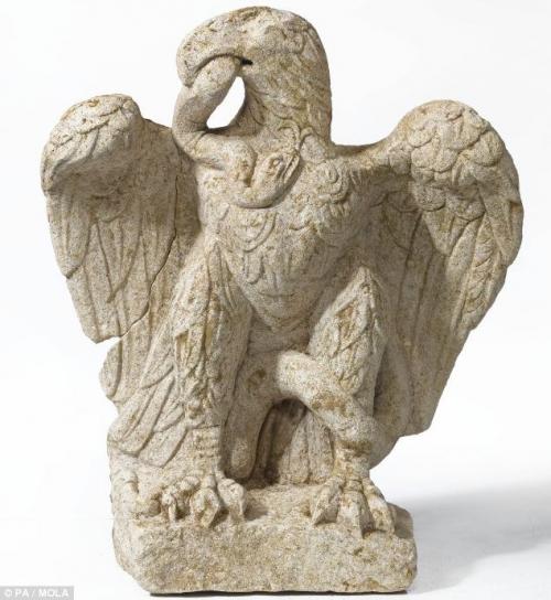 В Лондоне обнаружена римская фигура орла