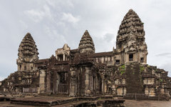Ангкор-Ват. Фото Diego Delso с сайта wikimedia.org
