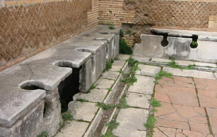Общественный туалет в Древнем Риме